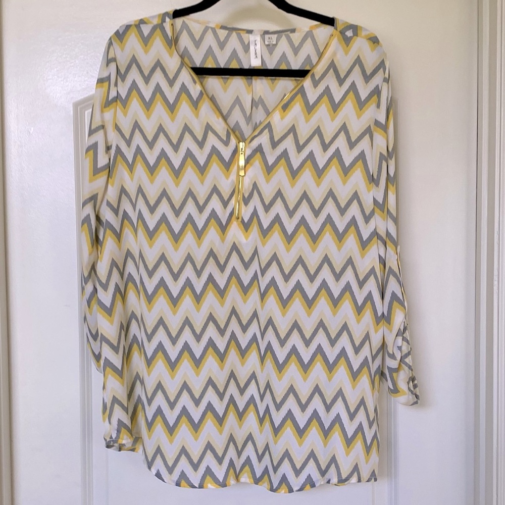 TACERA - Yellow and Grey Chevron Top with Gold Zipper Neckline! - Never worn!💛